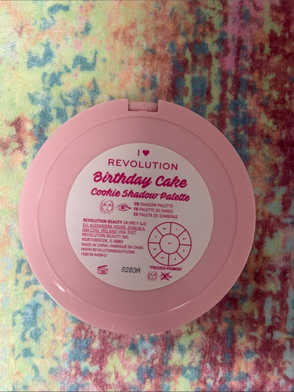 Makeup Revolution Yellow Compact with Lavender Accents - Picture 2 of 4
